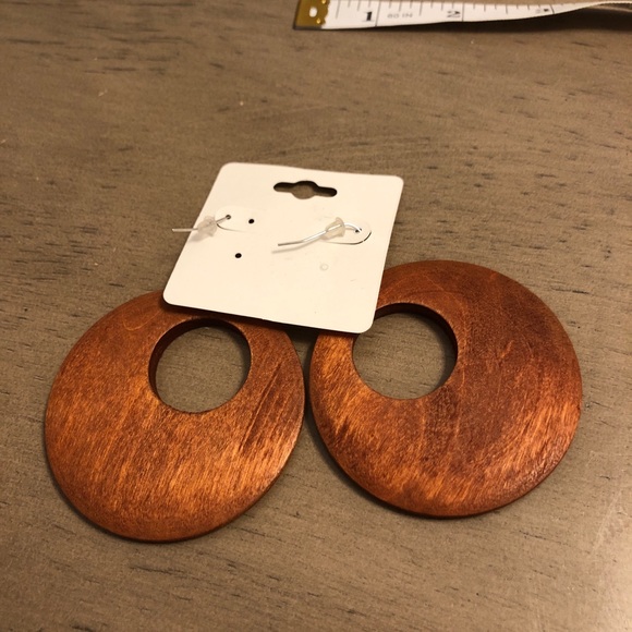 Floral Wooden Brown and Tan Circular Fashion Jewelry Earrings - Picture 4 of 8